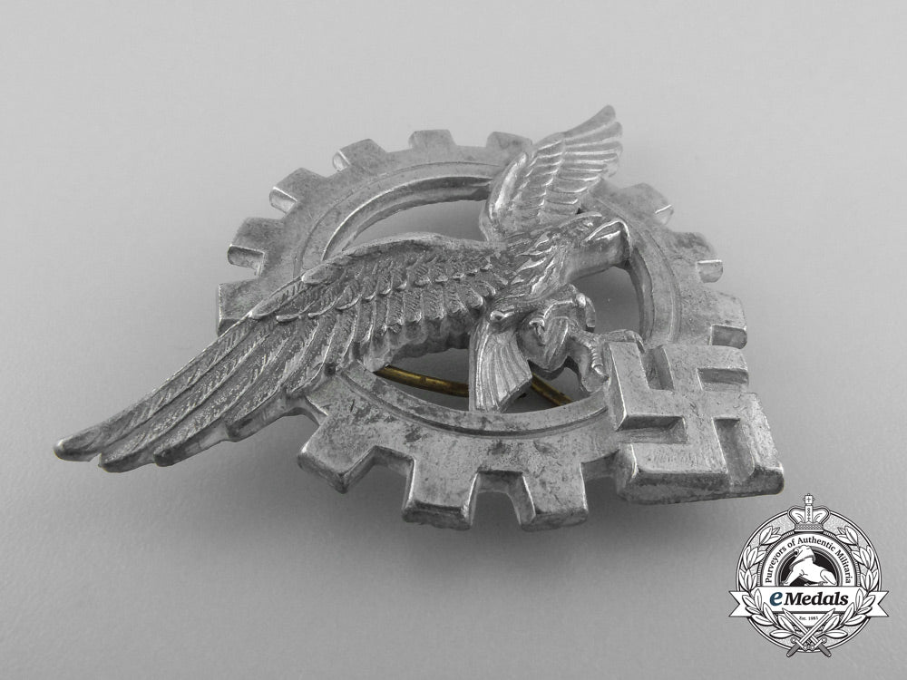 a_generalluftzeugmeister(_civilian_technician's)_officers's_visor_cap_insignia_a_9392