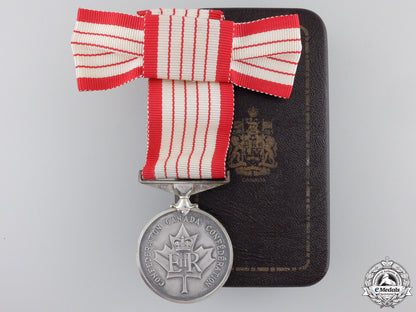 canada._a_centennial_medal1867-1967_with_case_a_canadian_cente_55a4010f82f9b