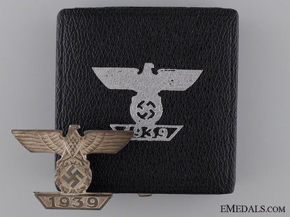 a_cased_clasp_to_the_iron_cross1939_a_cased_clasp_to_53d7b926be3e0