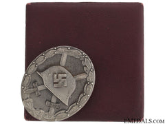 A Cased Wound Badge - Silver Grade