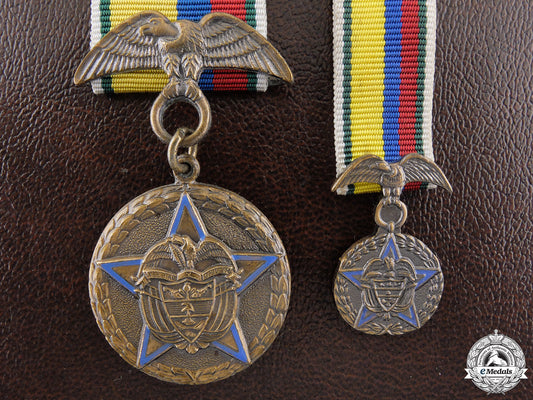 a_colombian_medal_for15_years'_military_service_with_miniature&_case_a_colombian_meda_5550b8ca1efc7