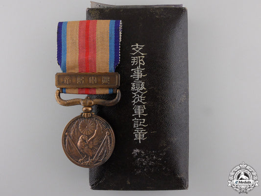 japan,_empire._a1937_china_incident_medal_with_case_a_japanese_1937__5553a60f16ea0_1