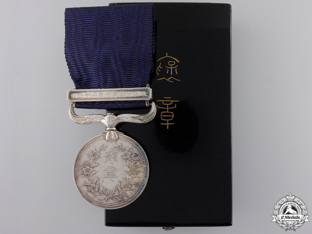 a_japanese_merit_medal(_konjuhosho);_named_with_case_a_japanese_merit_5543c357c410b_1_1