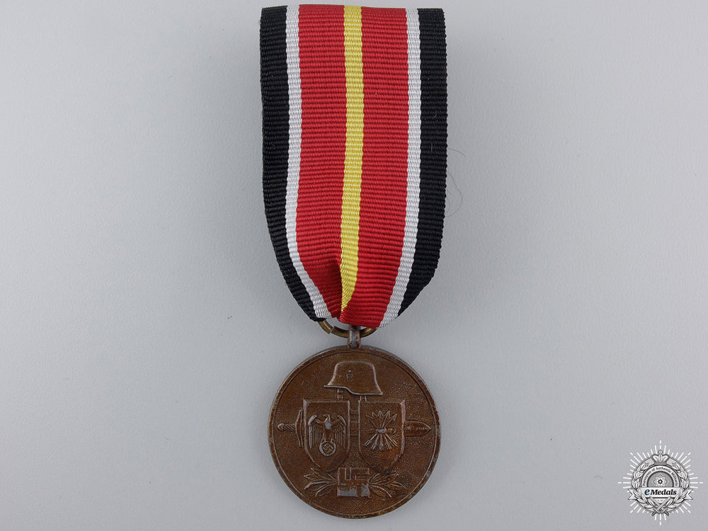 a_medal_of_the_spanish_blue_division_in_russia_a_medal_of_the_s_54f876b1e32cb