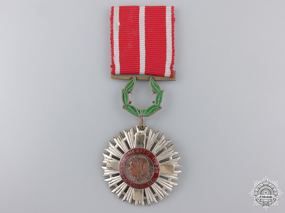 a_peruvian_civil_guard_order_of_merit_medal_a_peruvian_civil_54e4f647e8df7