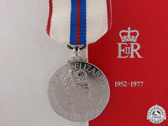 A Queen Elizabeth Ii Silver Jubilee Medal 1952-1977 With Box