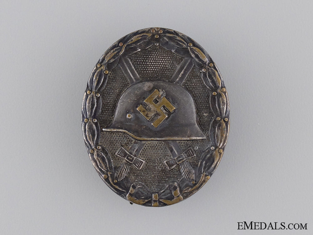 a_silver_grade_wound_badge;_marked"30"_a_silver_grade_w_53e3c957ec5db