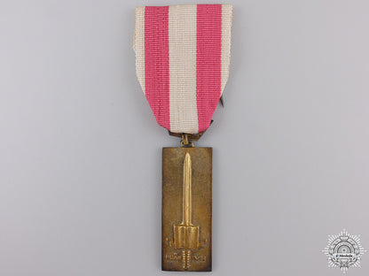 a_vietnamese_training_service_medal;2_nd_class_for_ncos_and_enlisted_men_a_vietnamese_tra_54fb11f99389f