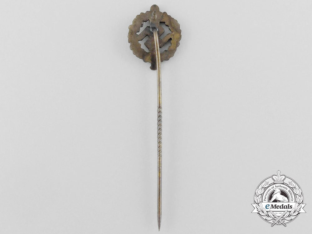 a_miniature_gold_grade_sa_sports_badge_stick_pin_aa_0615_1