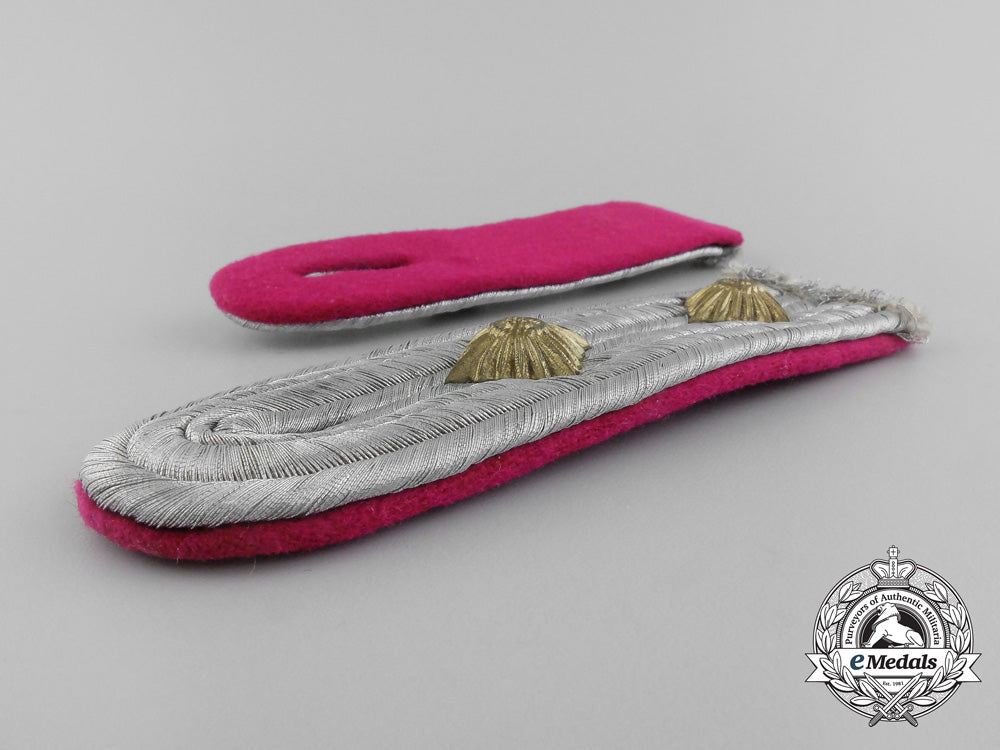 a_mint_pair_of_wehrmacht_heer(_army)_staff_hauptmann_shoulder_boards_aa_2552