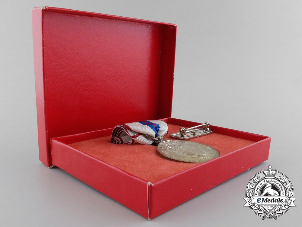 canada._a_queen_elizabeth_ii's_silver_jubilee_medal1952-1977_aa_4908