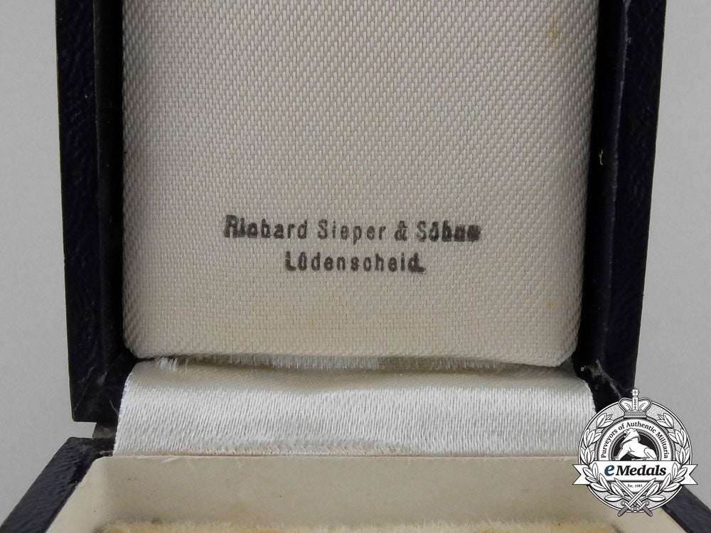 a_cased_third_reich_period1_st_class_cross_of_honour_of_the_german_mother_by_richard_sieper_aa_6369