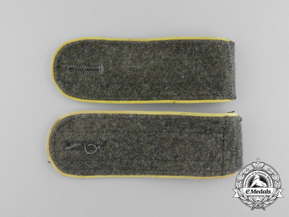 a_pair_of_wehrmacht_signals_enlisted_man’s_shoulder_boards_aa_7955