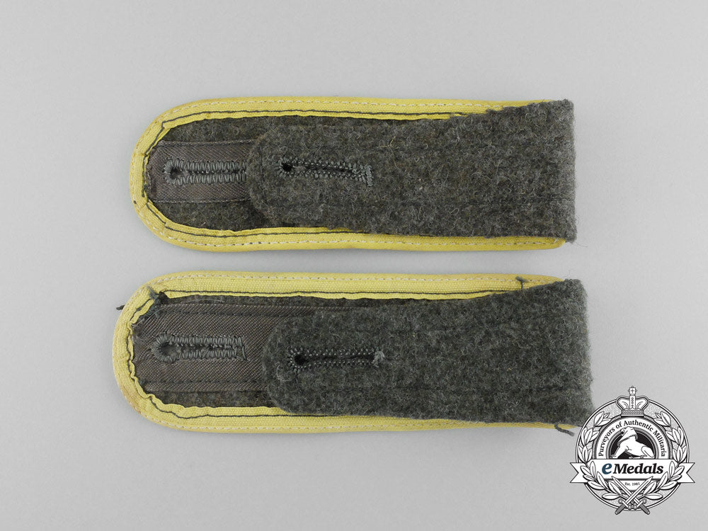 a_pair_of_wehrmacht_signals_enlisted_man’s_shoulder_boards_aa_7956