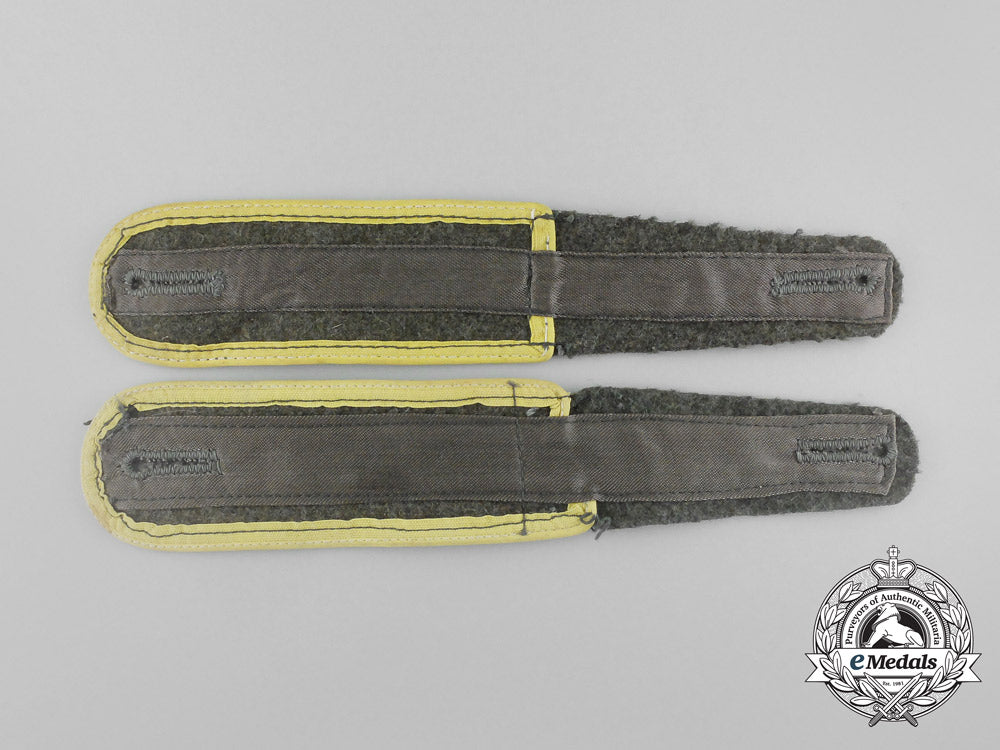 a_pair_of_wehrmacht_signals_enlisted_man’s_shoulder_boards_aa_7957