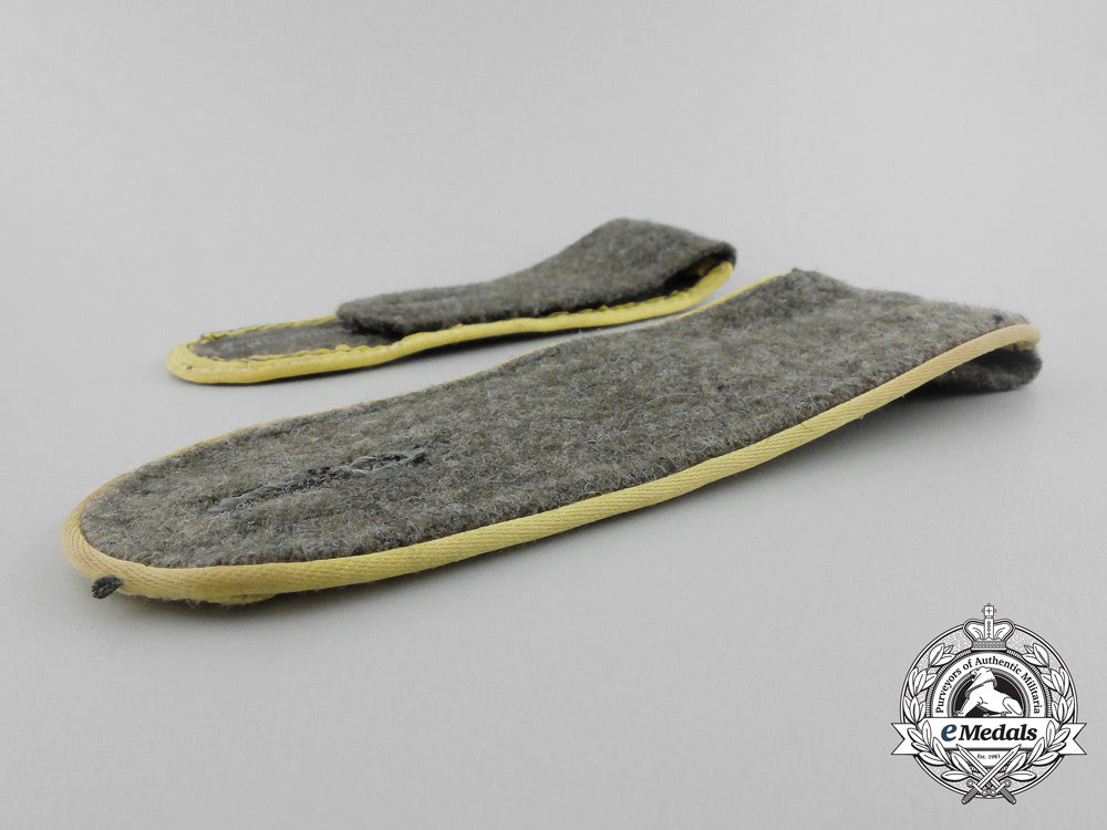 a_pair_of_wehrmacht_signals_enlisted_man’s_shoulder_boards_aa_7958