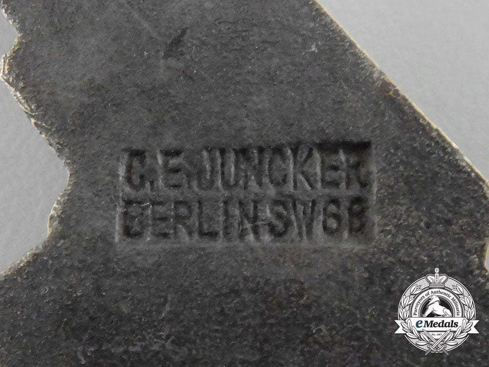 an_early_luftwaffe_flak_badge,_by_juncker,_berlin_aa_9447