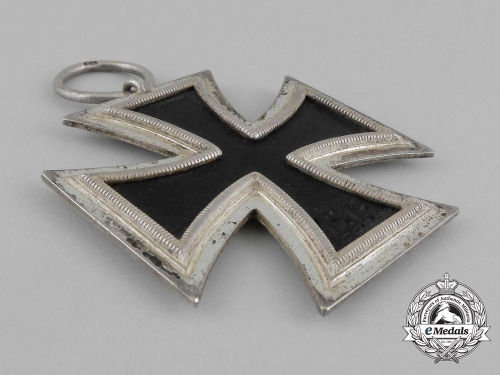 a_mint_iron_cross1939_second_class_by_gustav_brehmer_of_markneukirchen_aa_9666