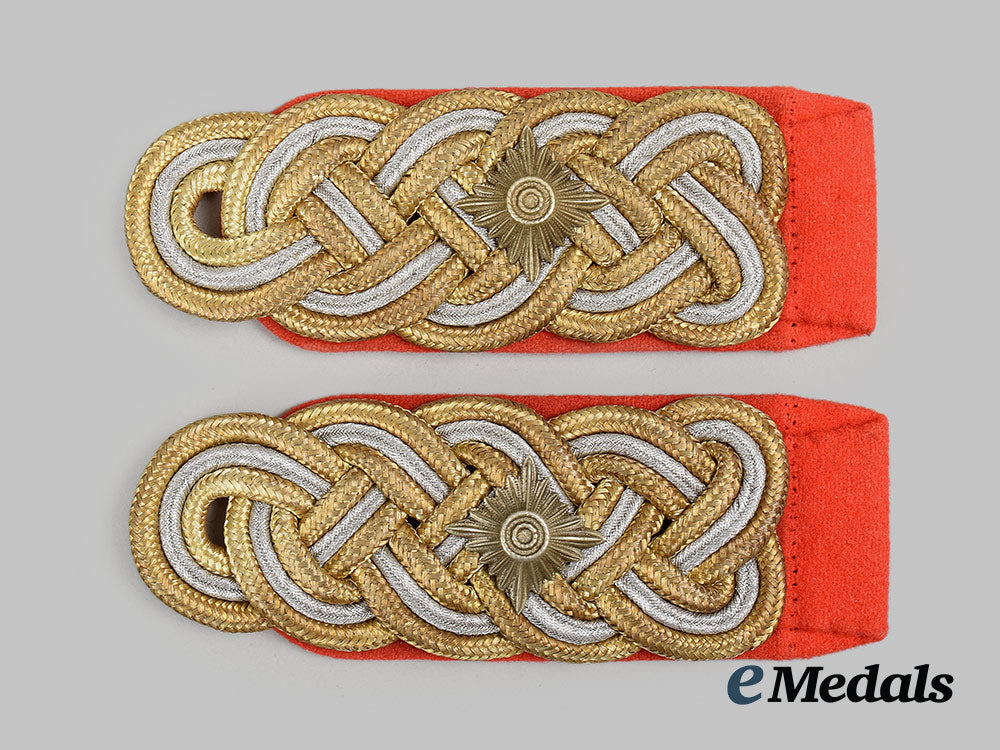 germany,_heer._a_set_of_generalleutnant_shoulder_boards_ai1_3880