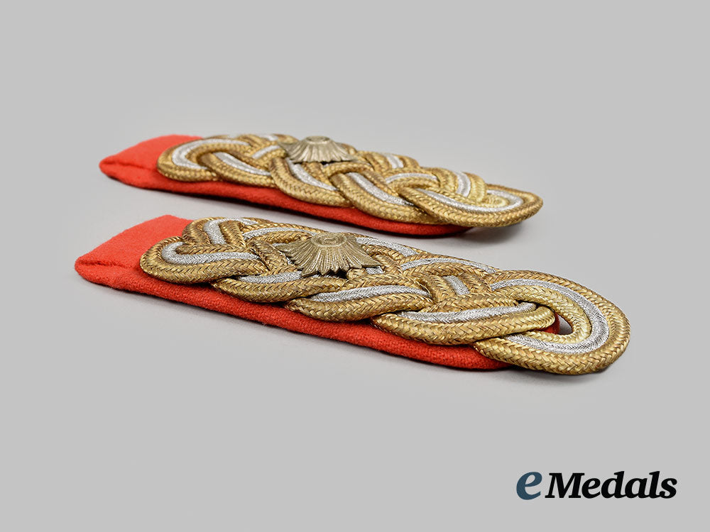 germany,_heer._a_set_of_generalleutnant_shoulder_boards_ai1_3884