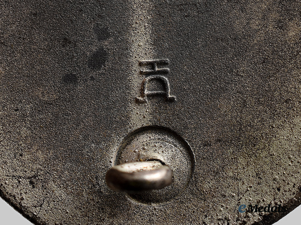 germany,_wehrmacht._a_panzer_assault_badge,_silver_grade,_by_hermann_aurich_ai1_6370