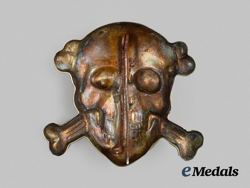 italy,_fascist_state._a_black_brigade_skull_beret_badge,_c.1943_ai1_6611_1