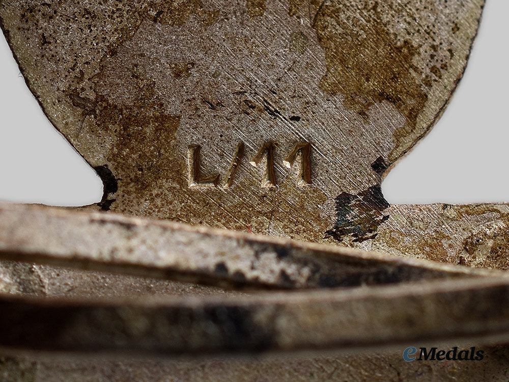 germany,_imperial;_germany,_wehrmacht._a1914_iron_cross_ii_class_with1939_clasp_to_the_iron_cross_ii_class,_type_ii,_by_wilhelm_deumer_ai1_7983