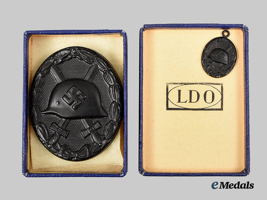 germany,_wehrmacht._a_blade_grade_wound_badge,_with_case_and_pendant_miniature_ai1_8397_1
