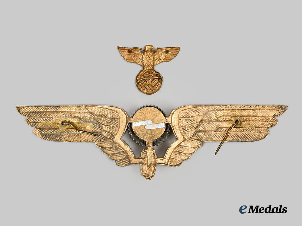 germany,_third_reich._a_set_of_reichsbahn_cap_insignia_ai1_8701_1