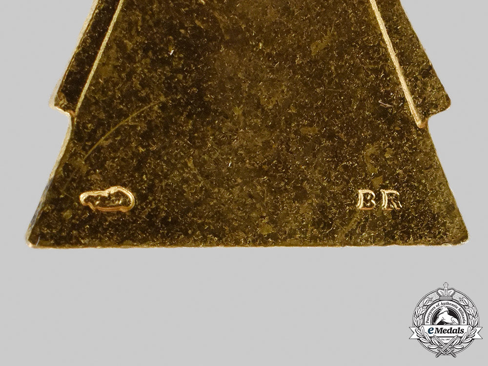 finland,_france,_thailand,_united_states._a_lot_of_five_awards_ai_061