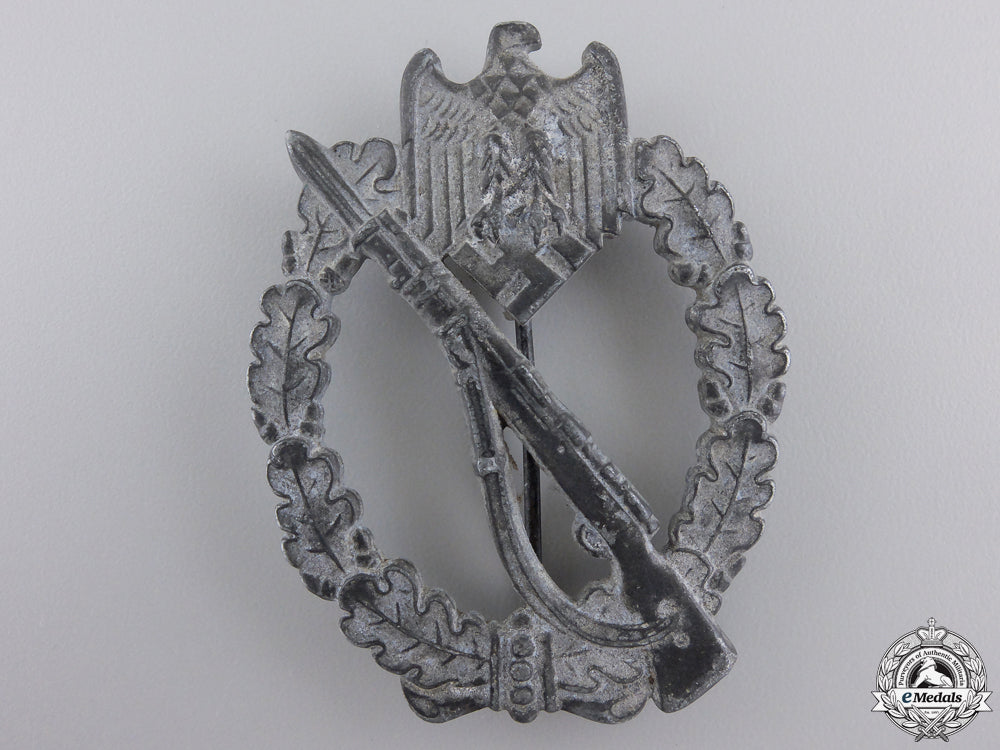 an_infantry_assault_badge_an_infantry_assa_55bbaa757758a