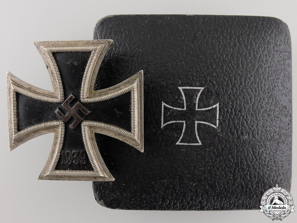 an_iron_cross_first_class1939_with_case_an_iron_cross_fi_558568939b161