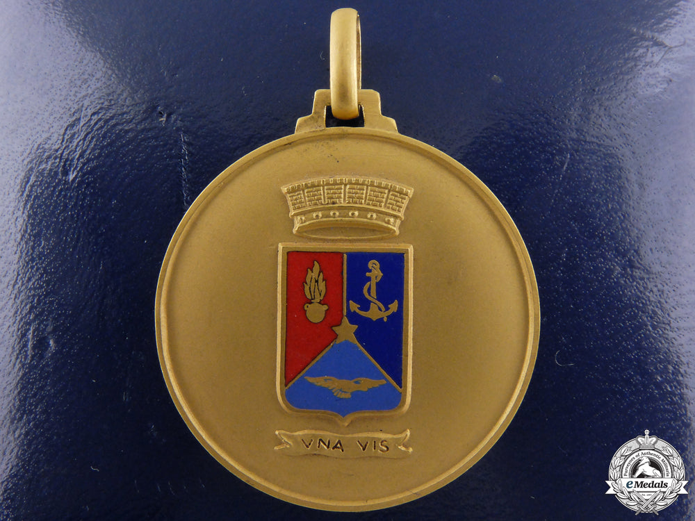 an_italian_armed_forces_defence_staff_award_medal_an_italian_armed_5522903fb04f4