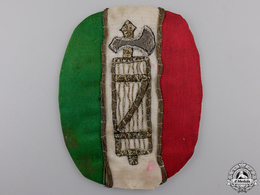 an_italian_fascist_cloth_badge_an_italian_fasci_5543ba9c6c462