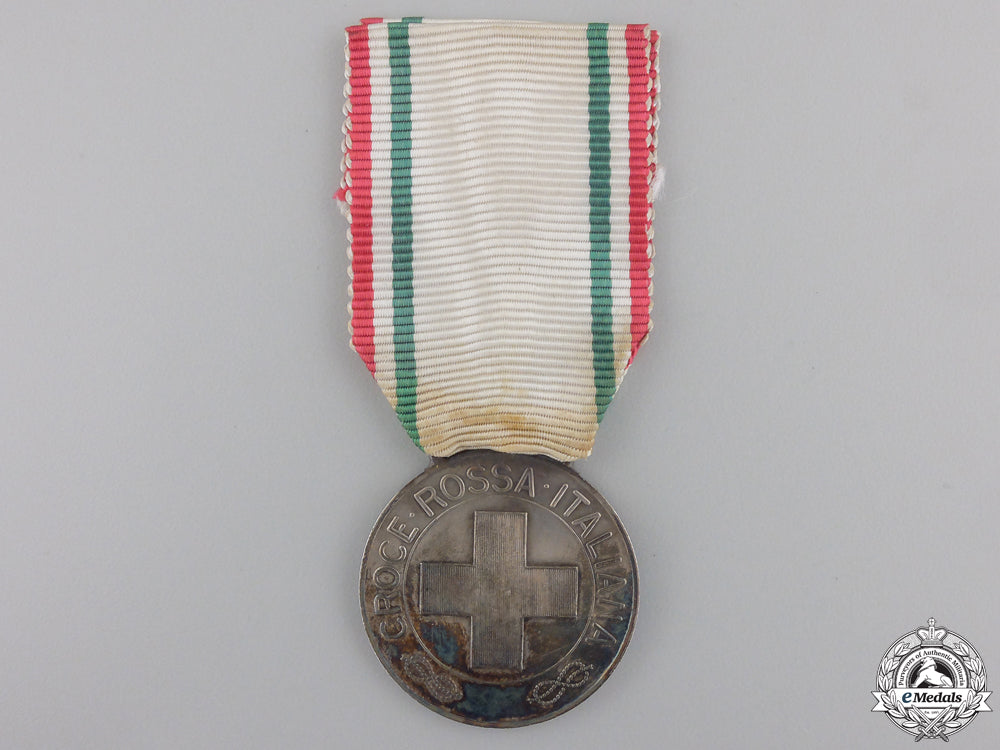 italy,_kingdom._a_red_cross_merit_medal,_c.1918_an_italian_red_c_553914a06e2e5