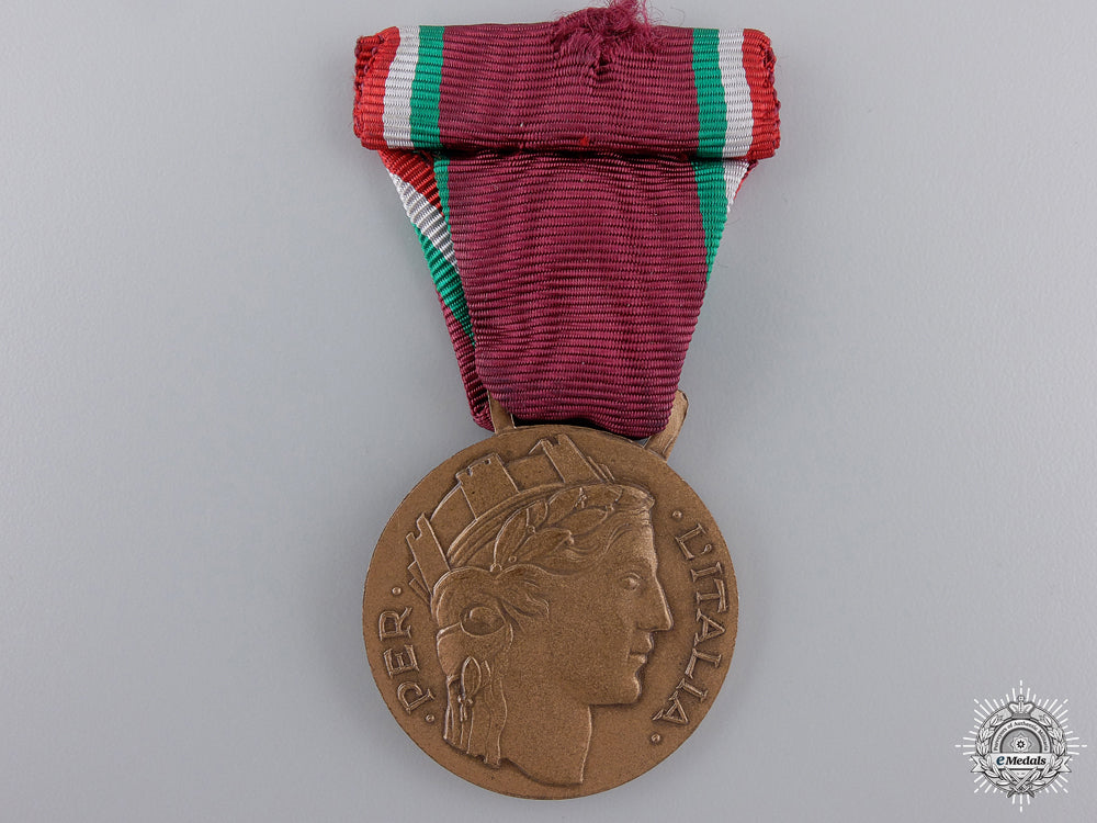 an_italian_volunteers'_medal_for_the_wounded_an_italian_volun_54eb67891e314
