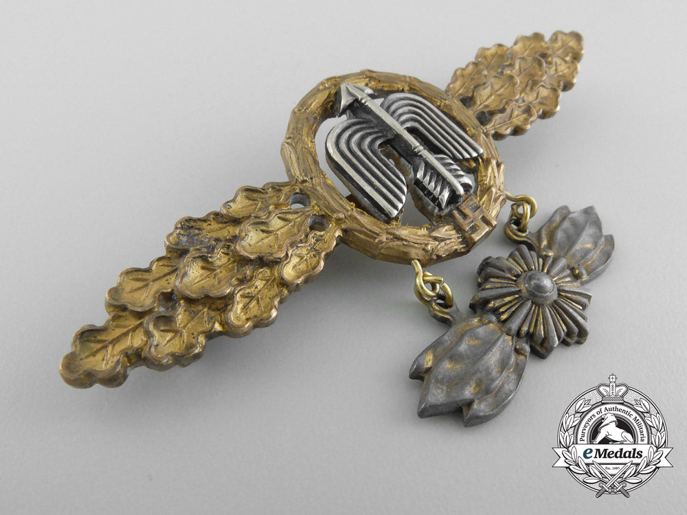 a_gold_grade_short_range_day_fighter_flight_clasp_with_pendant_b_3381