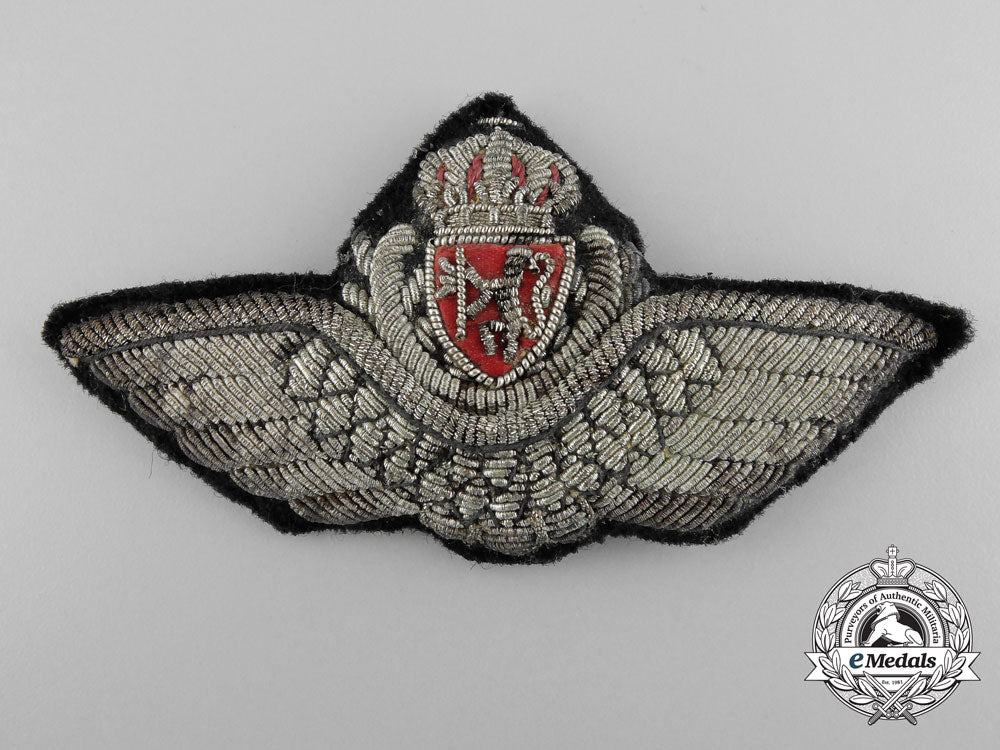 a_royal_norwegian_air_force_cap_badge_b_3883