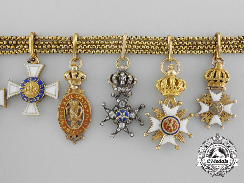 a_very_fine_russian_miniature_chain_group_b_4112