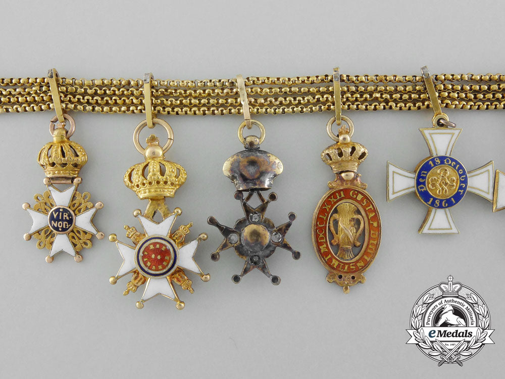 a_very_fine_russian_miniature_chain_group_b_4113