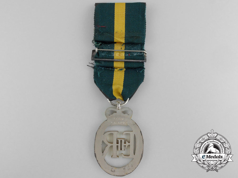 canada._a_qeii_efficiency_decoration_with_canada_bar_to_lt._col._laing_b_4860