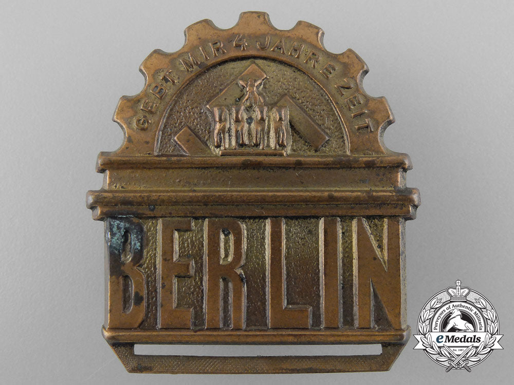 a_four-_year_plan_badge_for_berlin_b_7937