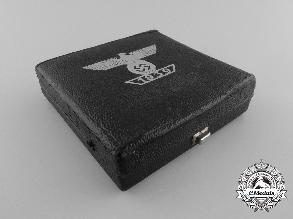 a_clasp_to_the_iron_cross_first_class1939_with_case_b_7978_1