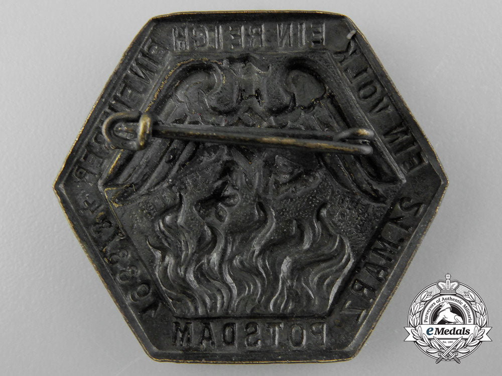 a1933-1934“_one_people,_one_empire,_one_leader”_badge_b_8002