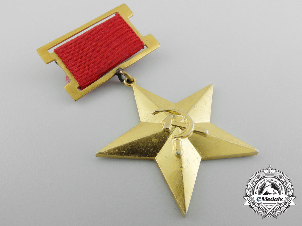 a_bulgarian_hero_of_socialist_labour_in_gold_b_8583