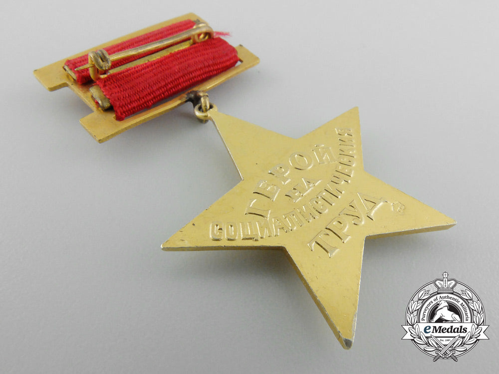 a_bulgarian_hero_of_socialist_labour_in_gold_b_8584