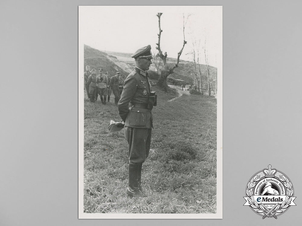 a_wartime_period_photo_of_a_dkg_recipient_in_the_field_bb_0280