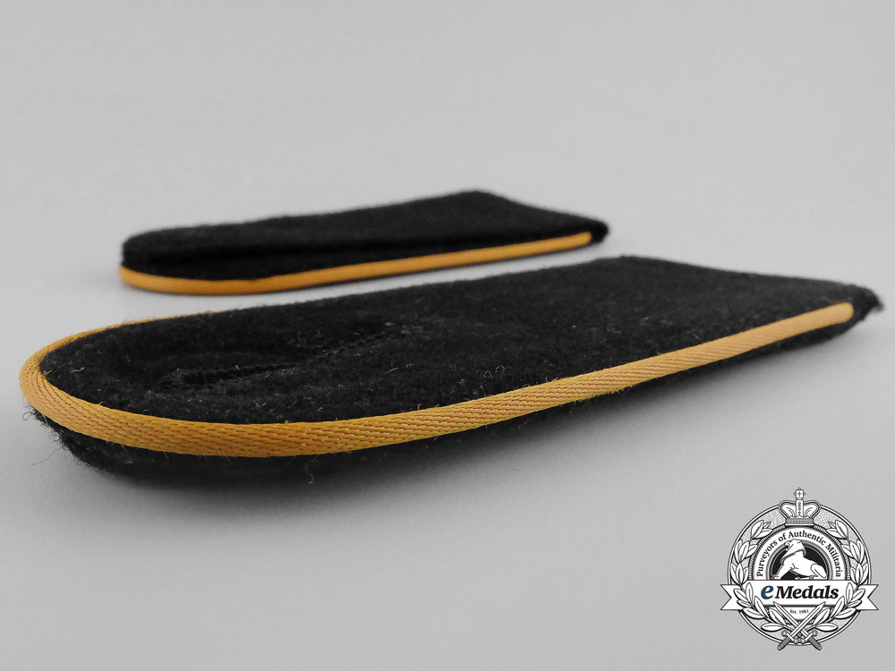 an_unissued_set_of_waffen-_ss_cavalry_em’s_shoulder_straps_bb_0415