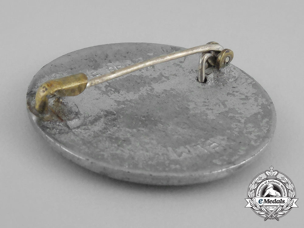 a_third_reich_period_drk(_german_red_cross)_female_auxiliary_badge_bb_0421