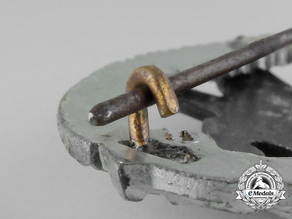 a_luftwaffe_air_gunner_badge(_without_lightning_bolts)_by_berg&_nolte_bb_1606